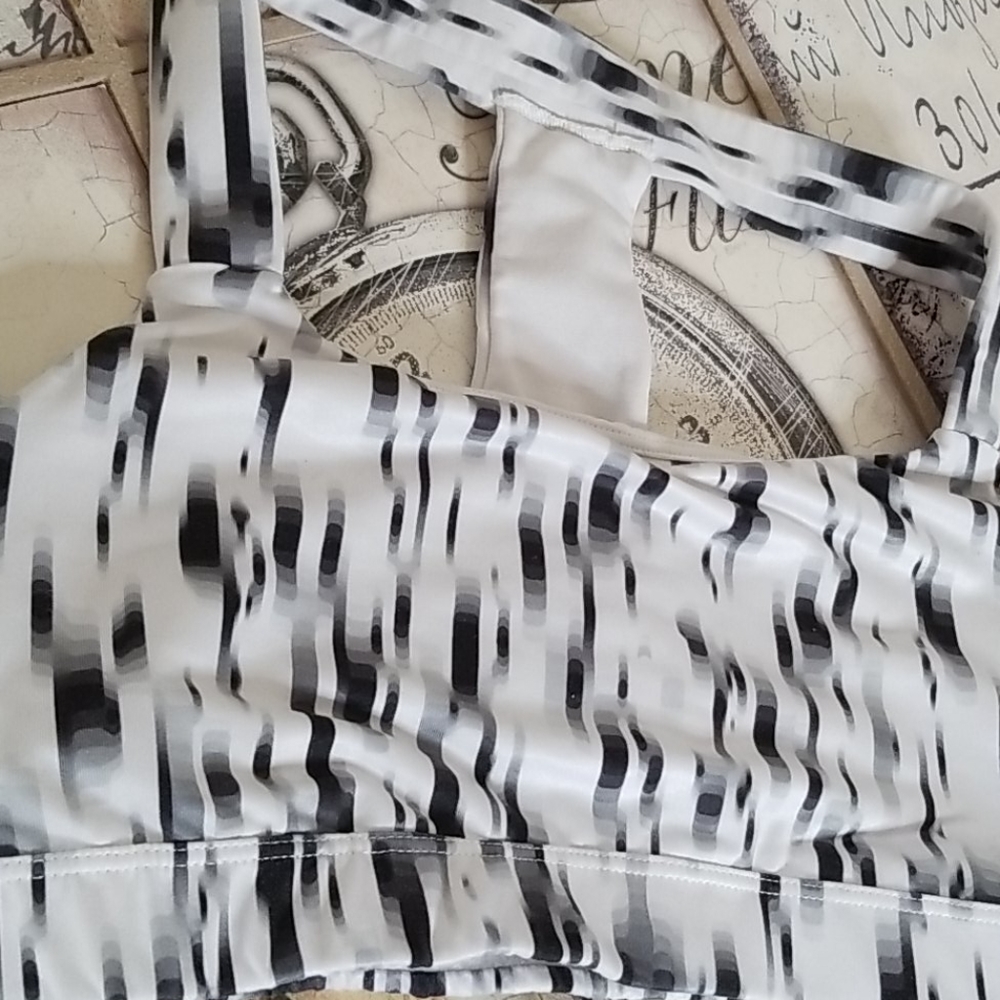 Gap Black & White Cozy Sports Bra - Picture 2 of 5